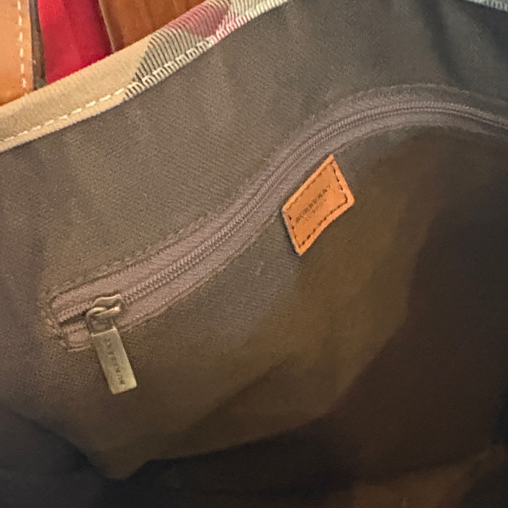 Burberry 💯 Leather Tote Bag - Picture 10 of 16